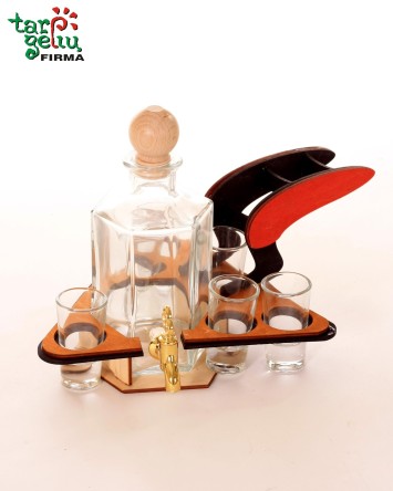 Grafinas su stikliukais...