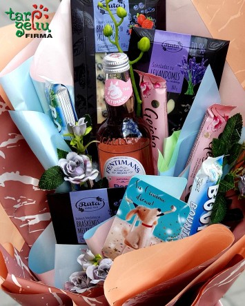 Valentine`s Day Candy Bouquet