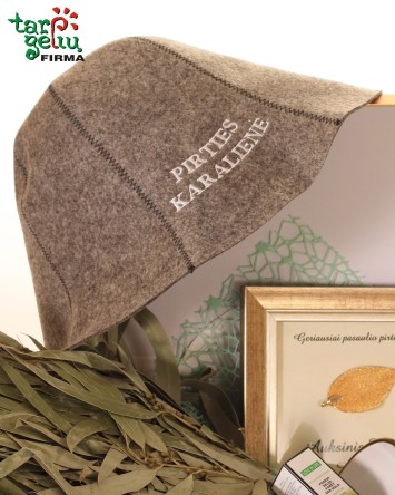 "Pirties karalienei"