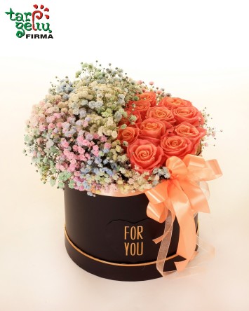 "Spalvų ir gėlių kontrastas"