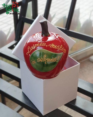 "Laimės, meilės ir sėkmės obuolys"