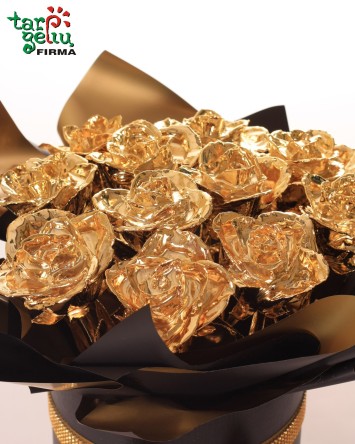 Box with golden roses