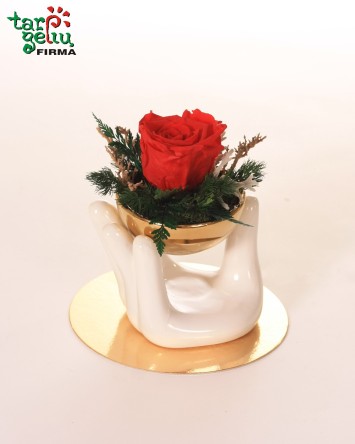 "Ranka kvepianti rože"